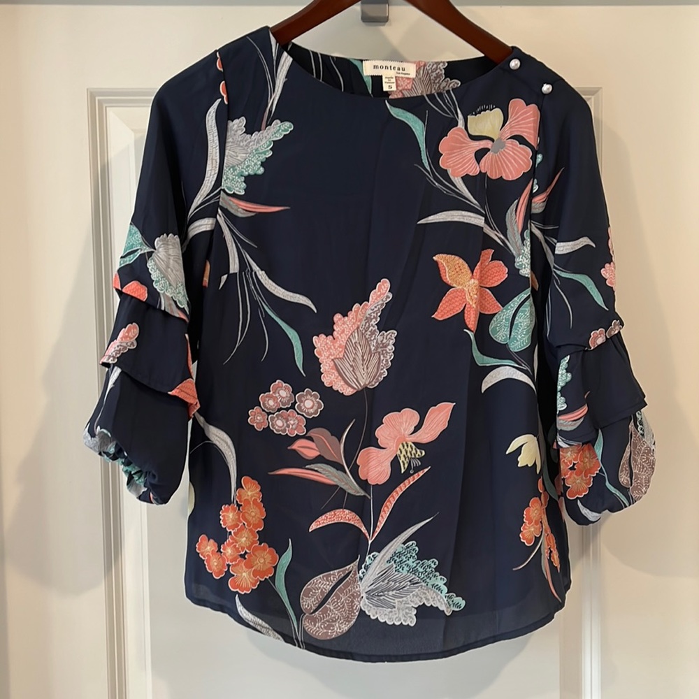 Ruffle sleeve blouse